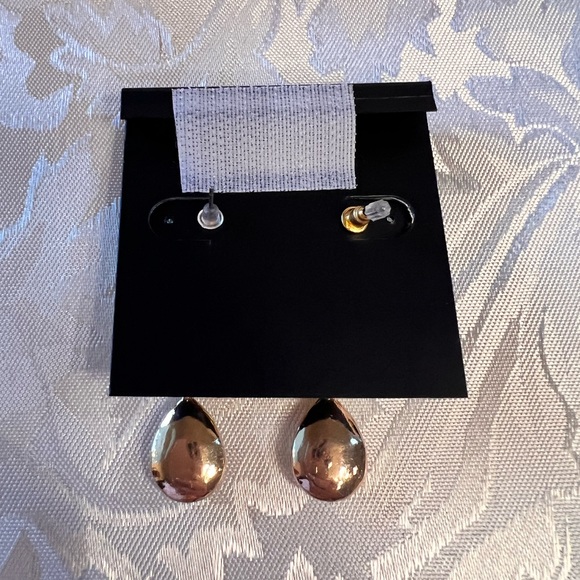 New Gorgeous Earrings - Picture 3 of 5